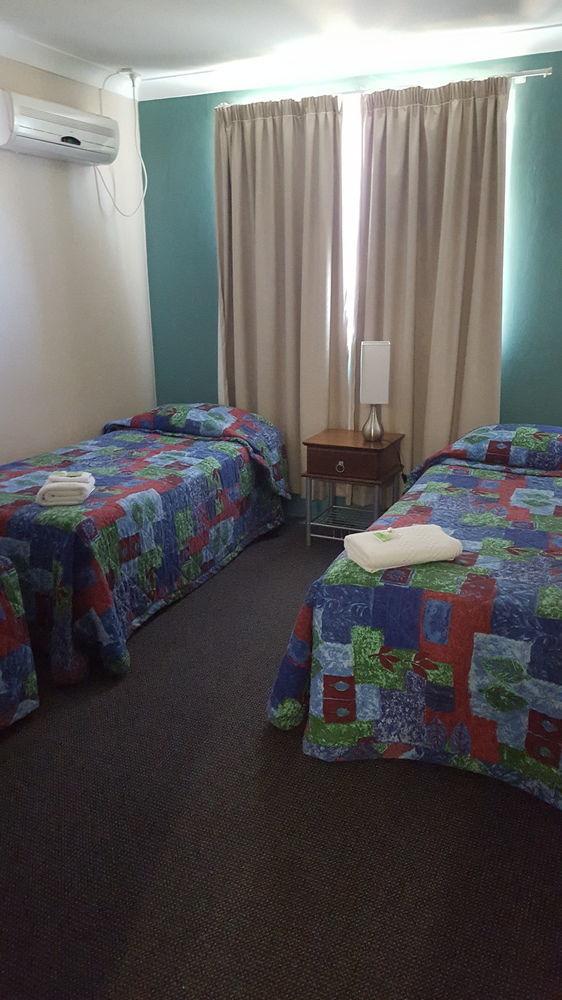 Almond Inn Тамворт Екстер'єр фото