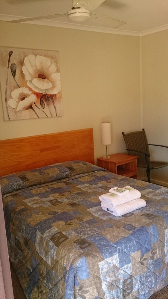 Almond Inn Тамворт Екстер'єр фото