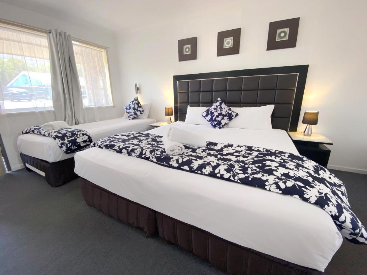 Almond Inn Тамворт Екстер'єр фото