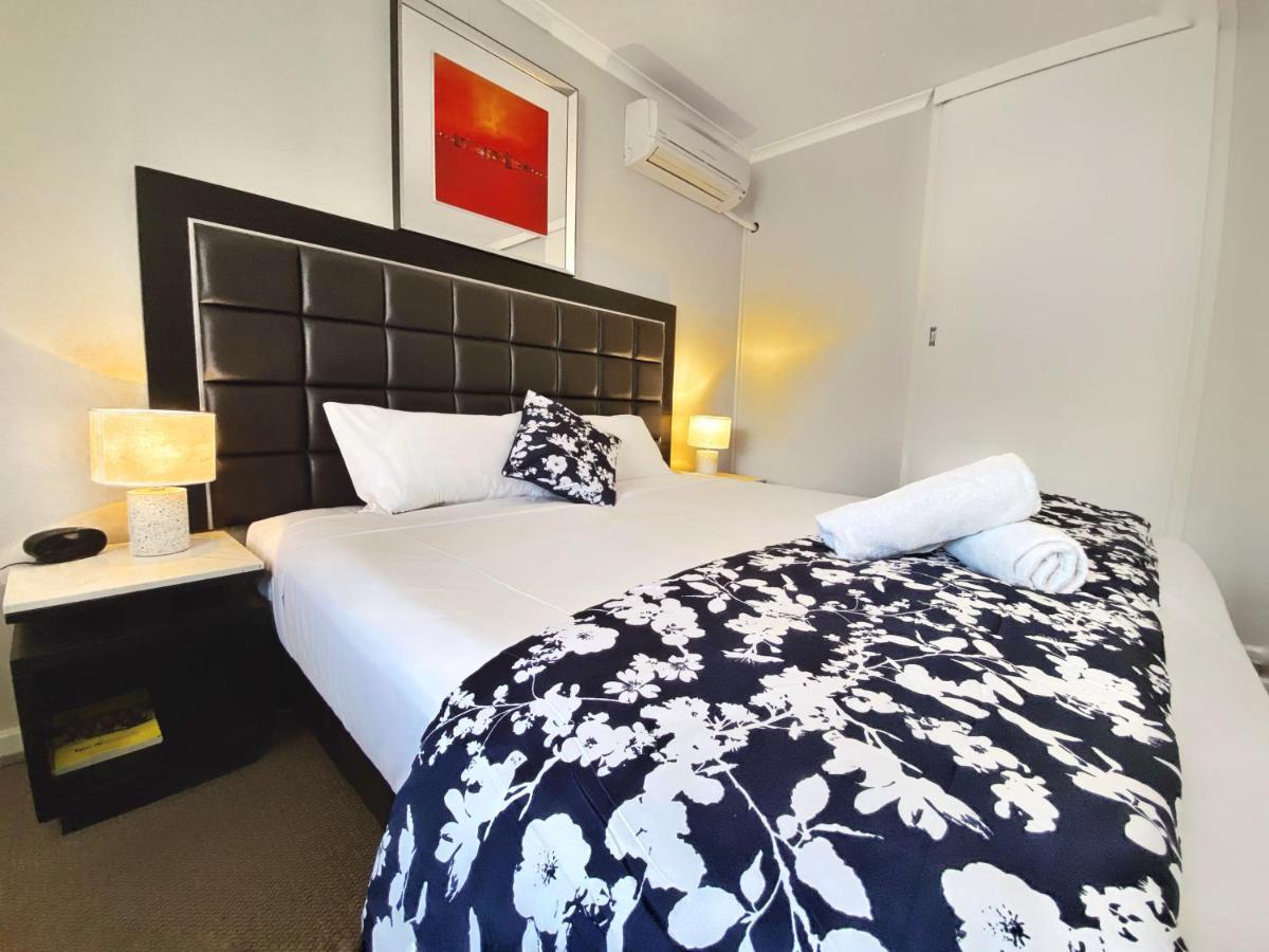 Almond Inn Тамворт Екстер'єр фото